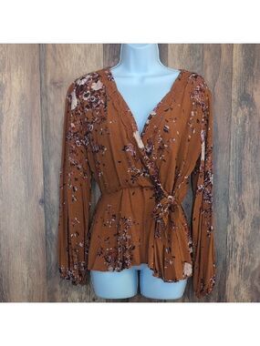 Maurices Floral Wrap Blouse M                           D355